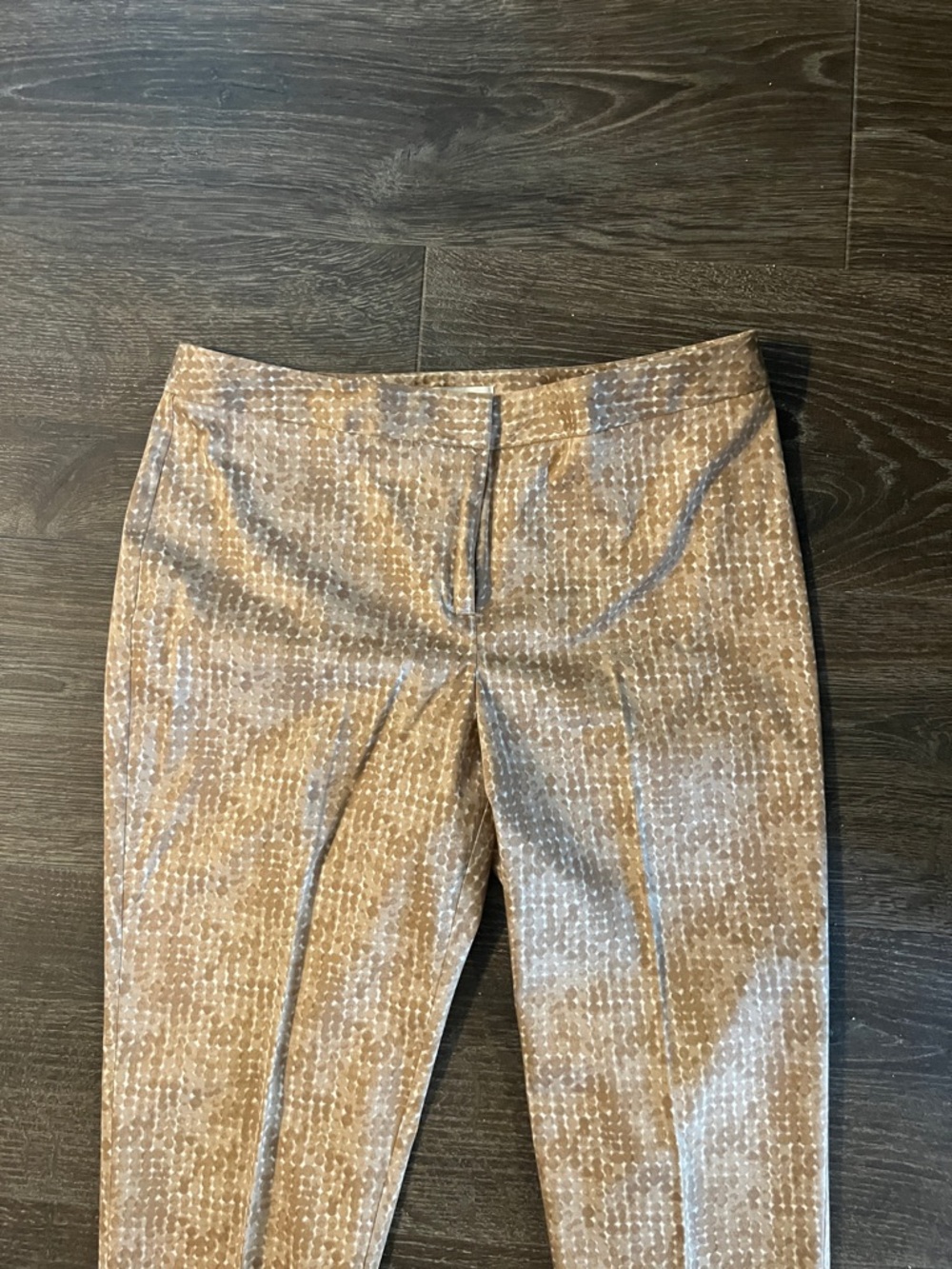 💛 Women’s Chico’s Tan Patterned Cropped Pants Size 2 (12) - Picture 3 of 6